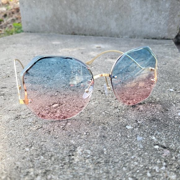 Wavy Oversized Sunglasses NWOT - Picture 2 of 3